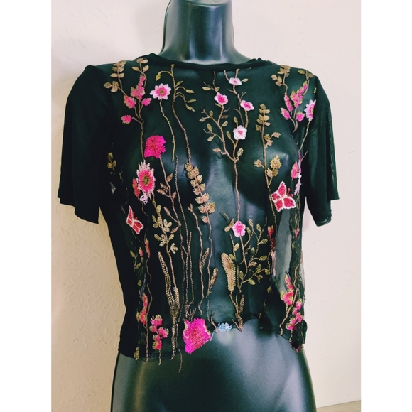 Fashion Nova Tops - Fashion Nova Mesh Floral Crop top